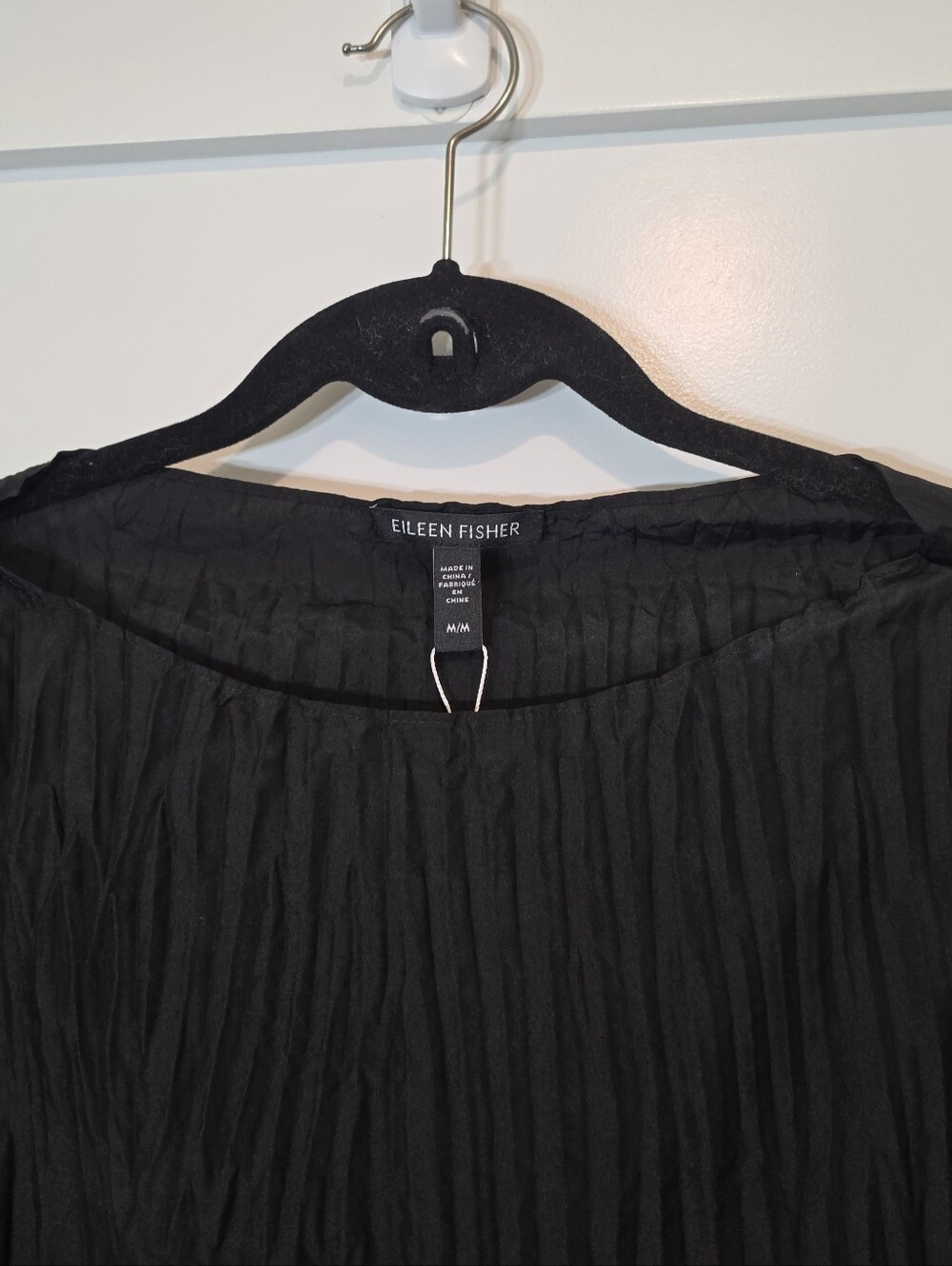 Eileen Fisher Silk Crushed Elegant Top Cap Sleeves Funnel Neck Black Medium NEW - Picture 7 of 11